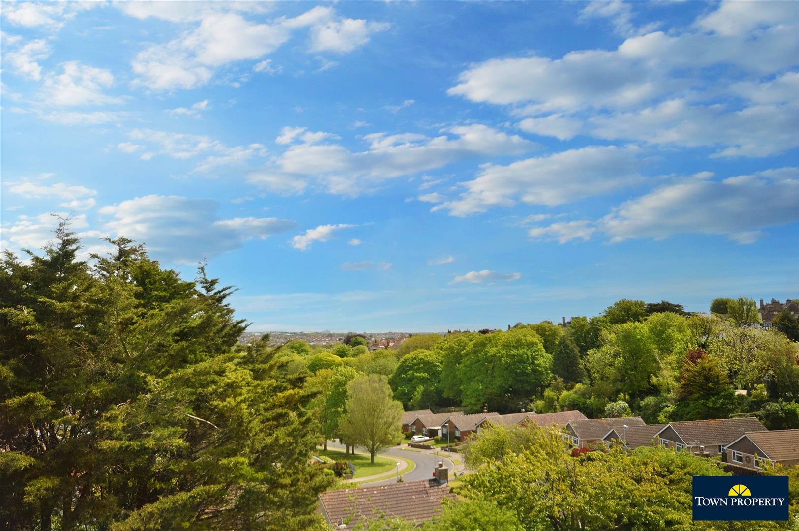 Property Details for Hurst Road Eastbourne East Sussex BN21 2PW Town